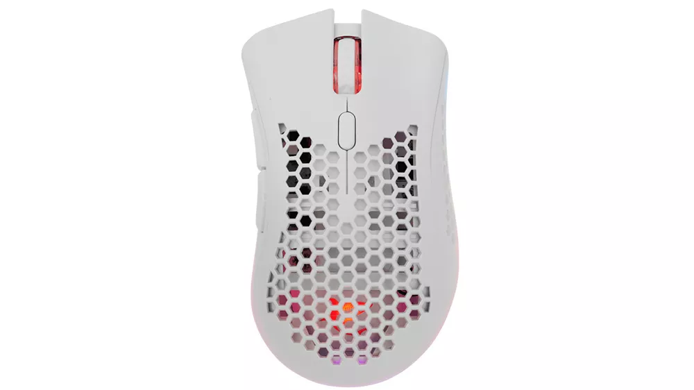Myš White Shark WGM-5012 Lionel White v použití ukazujúca ergonomický tvar pre pravákov a matný povrch zaisťujúci pohodlné držanie